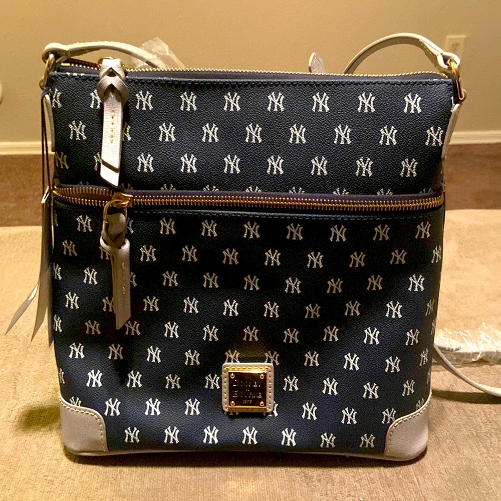 DOONEY & BOURKE MLB Yankees Top Zip Crossbody NWT